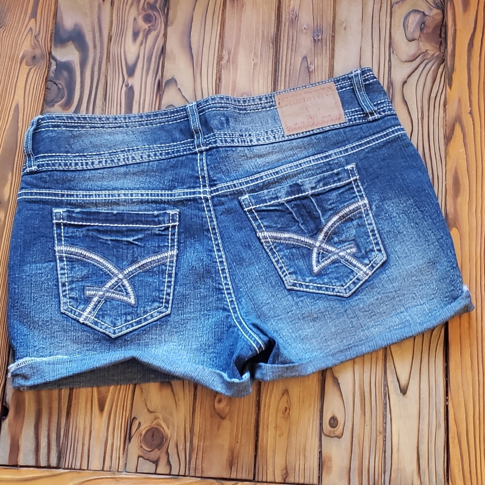 Womens Amethyst Three Button Rolled Cuff Denim Jean Shorts Size 7